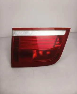 Tailgate rear/tail lights