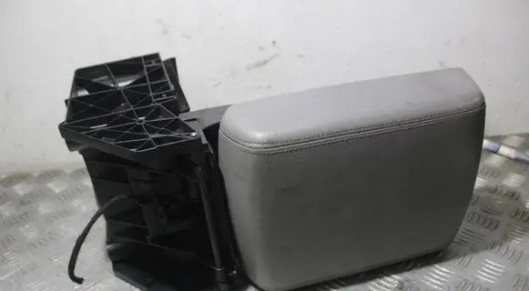 Volkswagen Touareg I Armrest