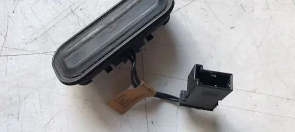 Tailgate opening switch