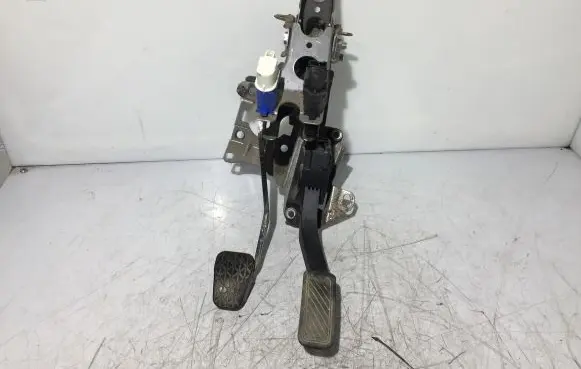 Ford Courier Pedal assembly 8V219F836AC 6PV00951730 16A43073