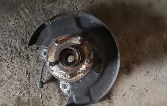 Opel Astra J Front wheel hub