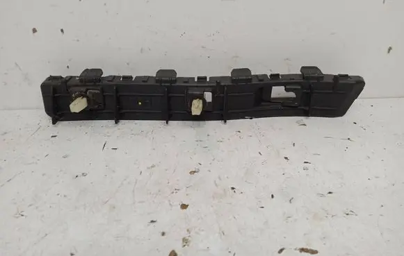 Rear bumper mounting bracket