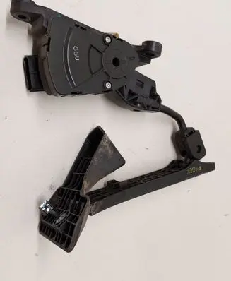 KIA Sportage Accelerator throttle pedal 327002S910 GGW0318A2S910