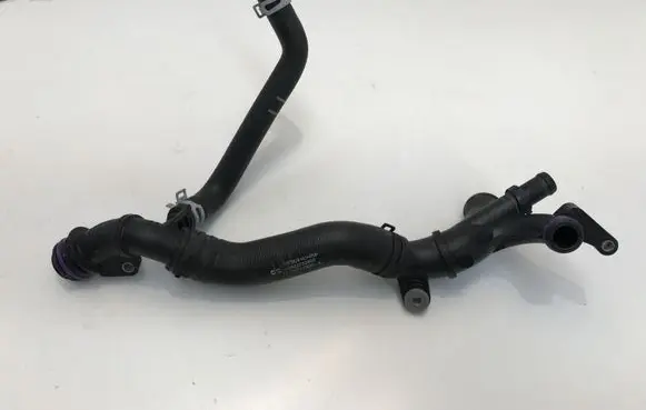 Mercedes-Benz GLA H247 Engine coolant pipe/hose A2822032600 A2822030082