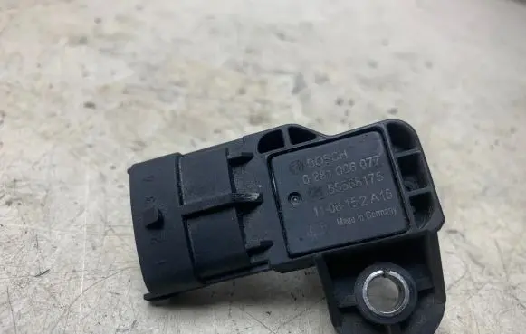 Opel Insignia A Air pressure sensor 55568175 0281006077 1106152A15