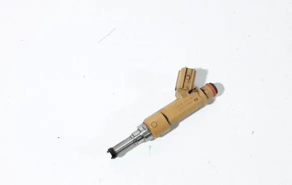 Toyota Auris 150 Fuel injector 2325037010 069072426