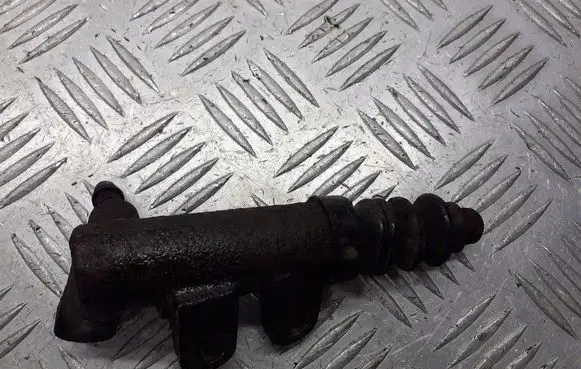 Mazda 6 Clutch slave cylinder 