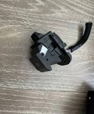 Renault Megane E-Tech Hand parking brake switch 251757371R