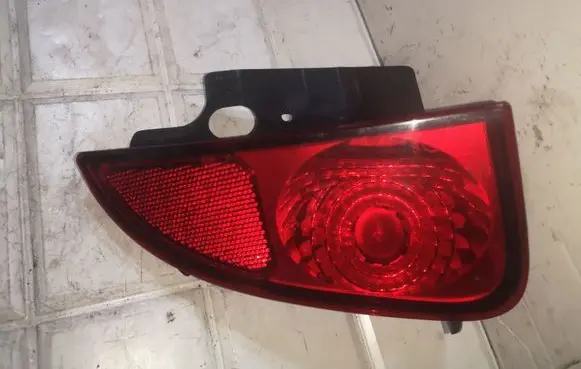 Tailgate rear/tail lights