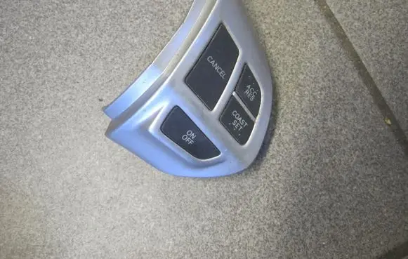 Mitsubishi Outlander Steering wheel buttons/switches 75B473