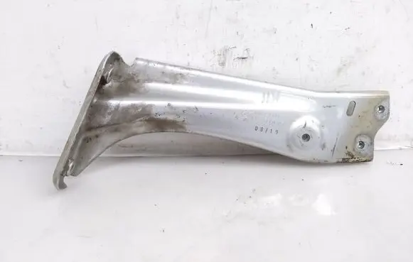Skoda Octavia Mk3 (5E) Fender mounting bracket