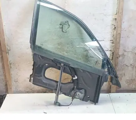 Audi 100 S4 C4 Front door window/glass frame 