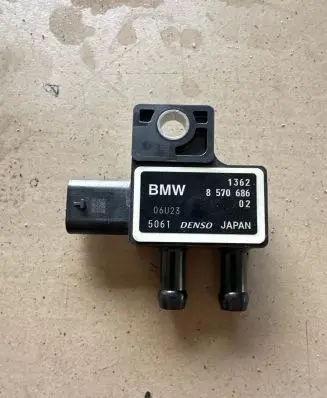 BMW 7 G11 G12 Exhaust gas pressure sensor 8570686