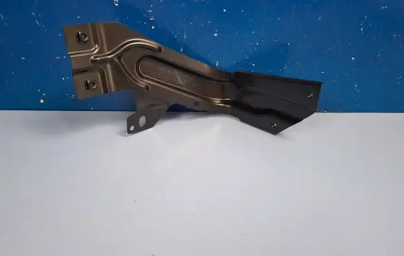 Volkswagen Caddy Fender mounting bracket 2K5821136