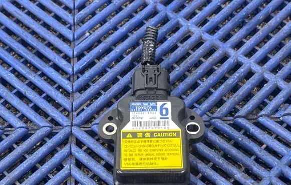 Toyota Prius (XW30) ESP acceleration yaw rate sensor 1745005923 8918348030