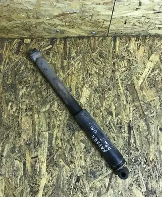 Nissan Navara D40 Rear shock absorber/damper
