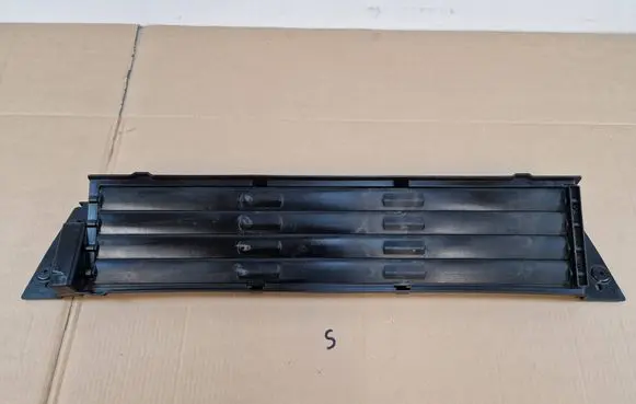 Land Rover Range Rover L460 Type LK Intercooler air guide/duct channel M8E28475A
