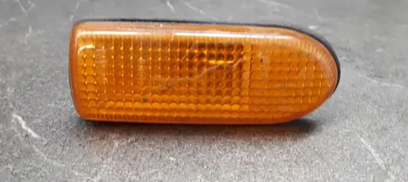 Nissan Primera Front fender indicator light
