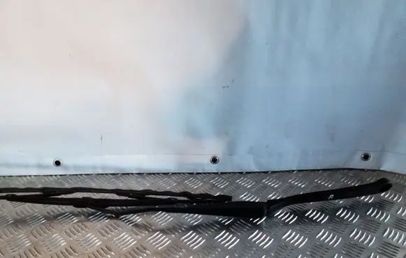 Front wiper blade arm