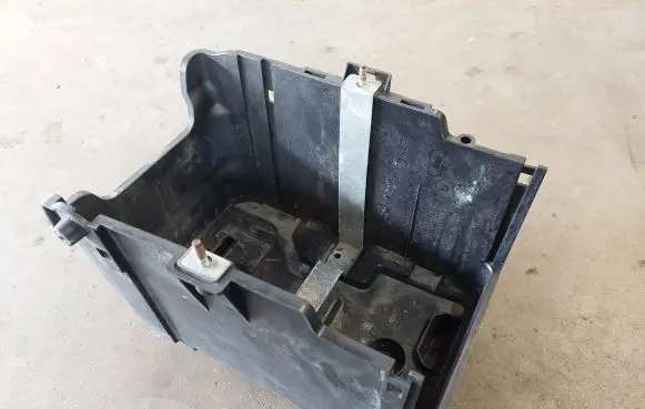 Battery box tray