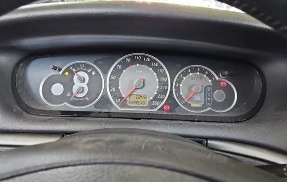 Speedometer (instrument cluster)