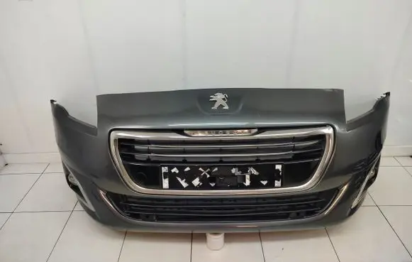 Peugeot 5008 Front bumper 