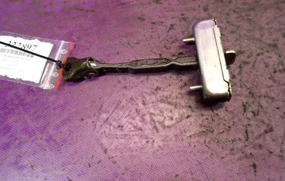 Toyota Corolla Verso E121 Front door check strap stopper