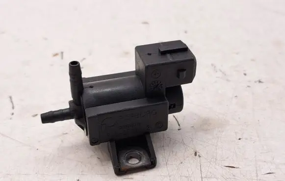 Toyota Avensis T270 Valve vacuum 258600R010 72828606