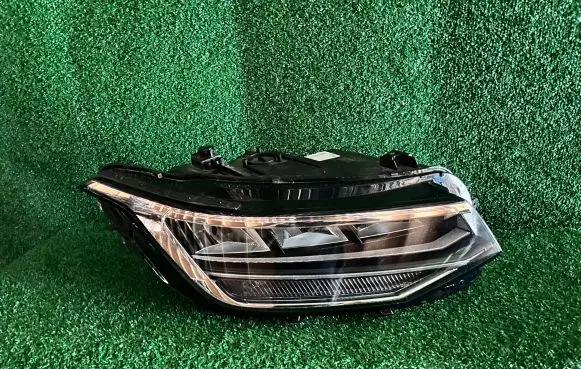 Volkswagen Tiguan Headlight/headlamp 5NB941036C