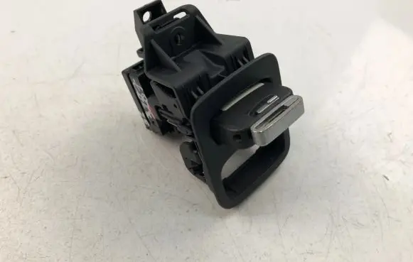 Volvo V40 Ignition key/card AH4N15607AE