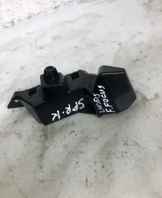 Ford Focus Fender mounting bracket Jx7b17d959a
