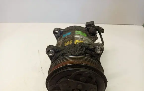 Volvo V50 Air conditioning (A/C) compressor (pump) 8708581 9171345