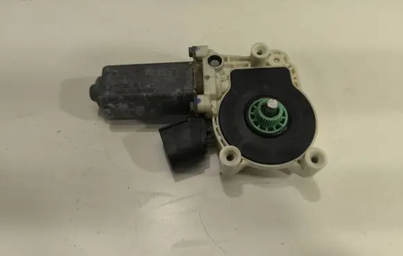 BMW X5M E70 Front door window regulator motor 7267691 927613L0 8201238200