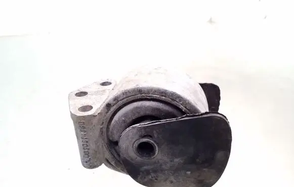 Volvo S40, V40 Engine mount bracket 30814380 3318040