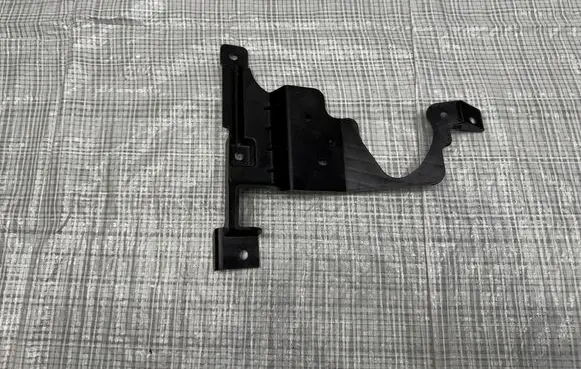 Maserati GranTurismo Radiator mount bracket 670179733