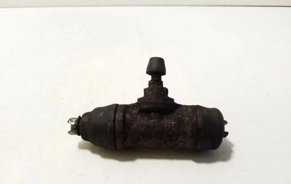 Volkswagen Transporter - Caravelle T4 Rear brake cylinder 