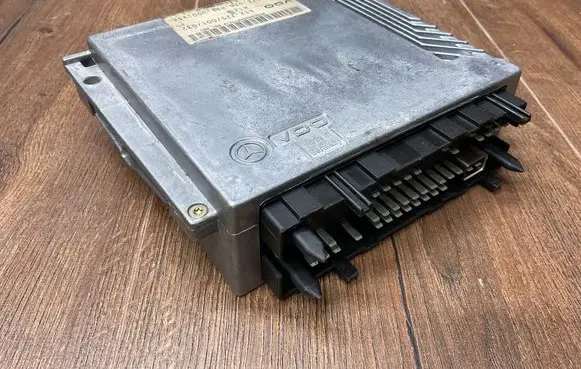 Mercedes-Benz E W124 Engine control unit/module ECU 1245454432 A1245454432