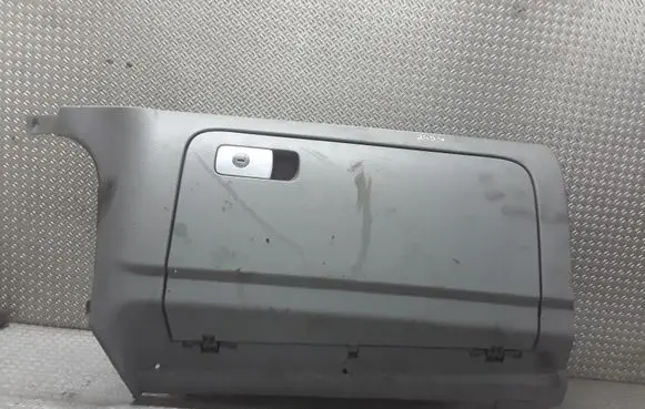 Volkswagen Jetta V Glove box
