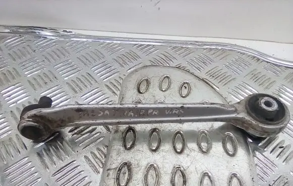 Front lower control arm/wishbone