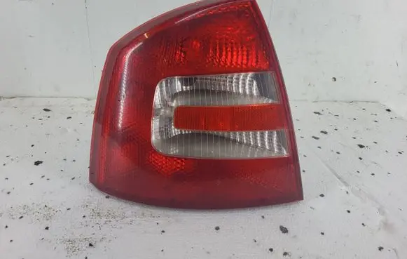 Skoda Octavia Mk2 (1Z) Rear/tail lights 1Z5945111A 1Z5945095A