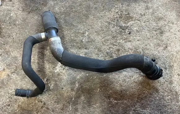 Audi A6 S6 C6 4F Engine coolant pipe/hose 4F0121049E