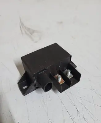 Mercedes-Benz E W211 Charging relay A0025426419 0332002167
