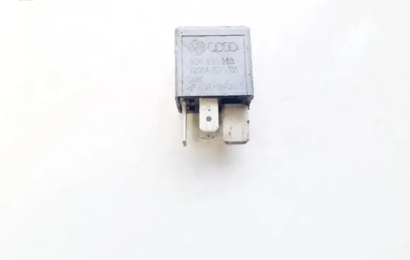 Volkswagen PASSAT B5 Other relay 8d0951253 v23134-j52-x300