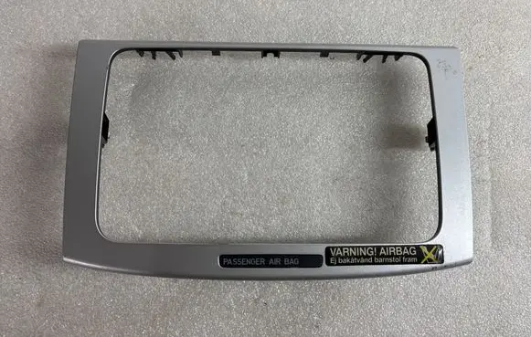 Radio/GPS head unit trim