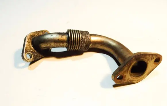 Volkswagen PASSAT B5 Engine coolant pipe/hose 038131521AJ