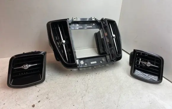 Volvo XC60 Dash center air vent grill 31417738 31417691 31417692
