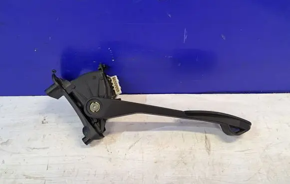 Volvo S60 Accelerator throttle pedal 30683516 30683514