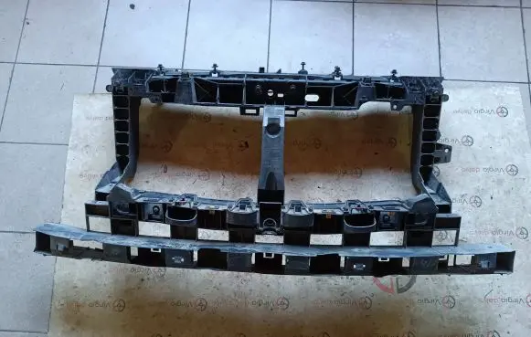Renault Trafic III (X82) Radiator support slam panel bracket 625001299R