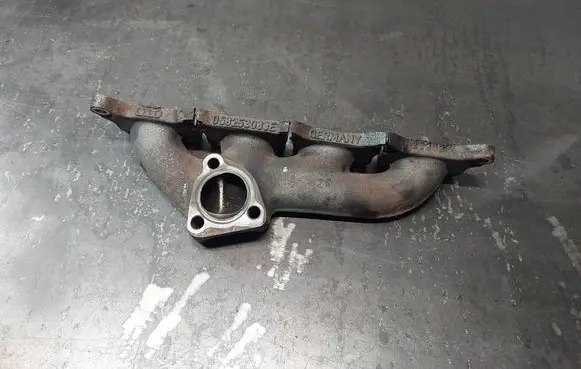 Audi A4 S4 B6 8E 8H Exhaust manifold 058253033E