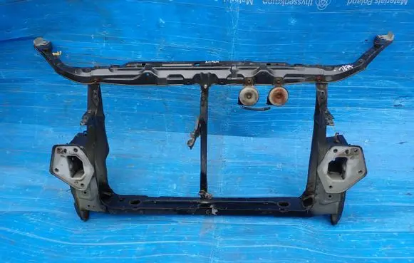 Toyota Avensis Verso Front bodywork piece 